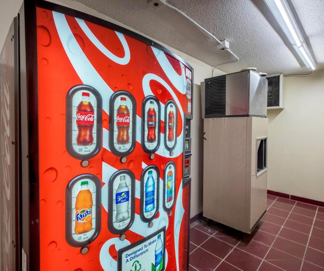 Red Roof Inn & Suites Уайтевилл Экстерьер фото