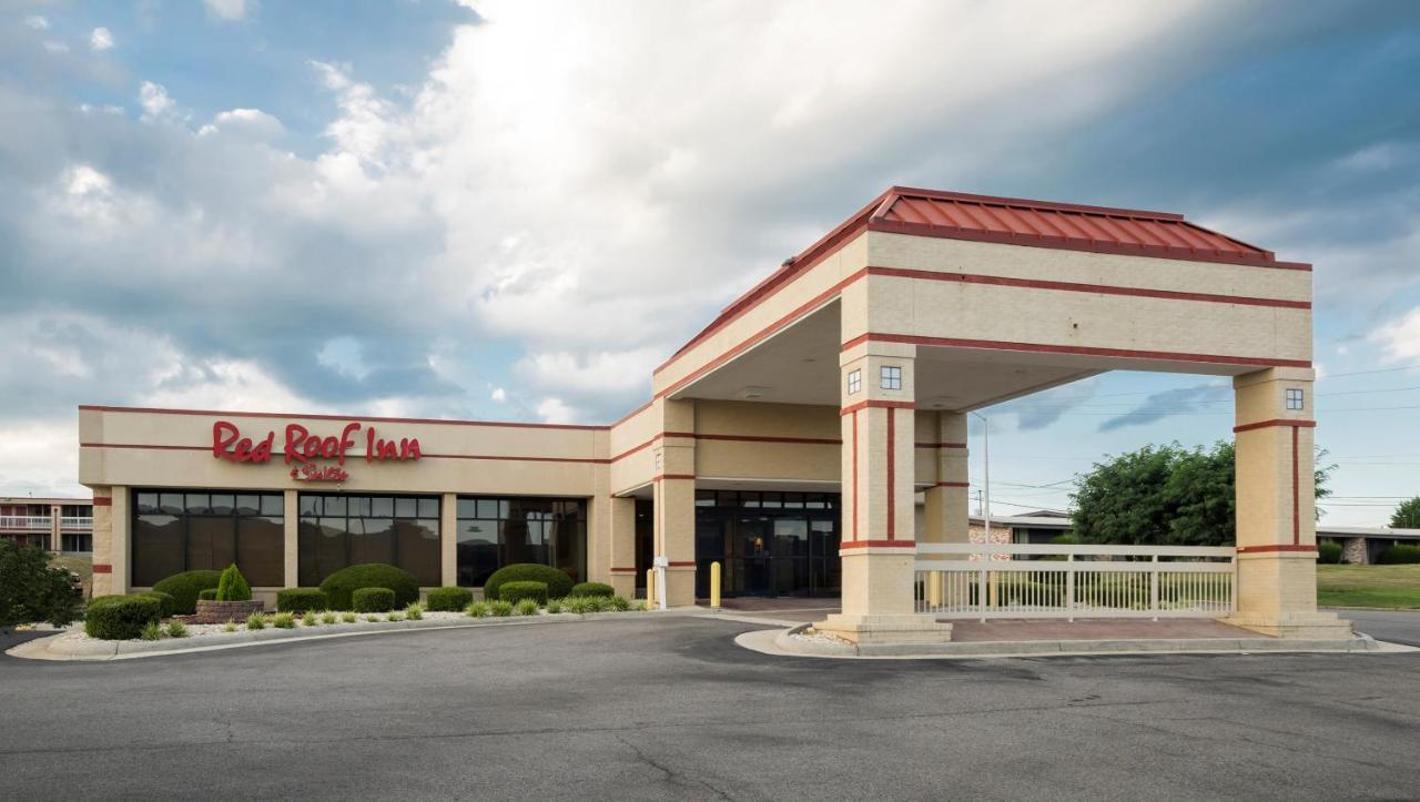 Red Roof Inn & Suites Уайтевилл Экстерьер фото