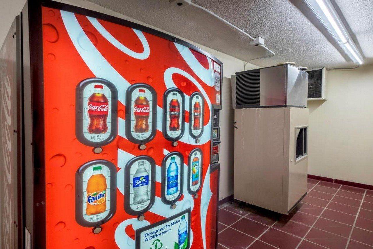 Red Roof Inn & Suites Уайтевилл Экстерьер фото