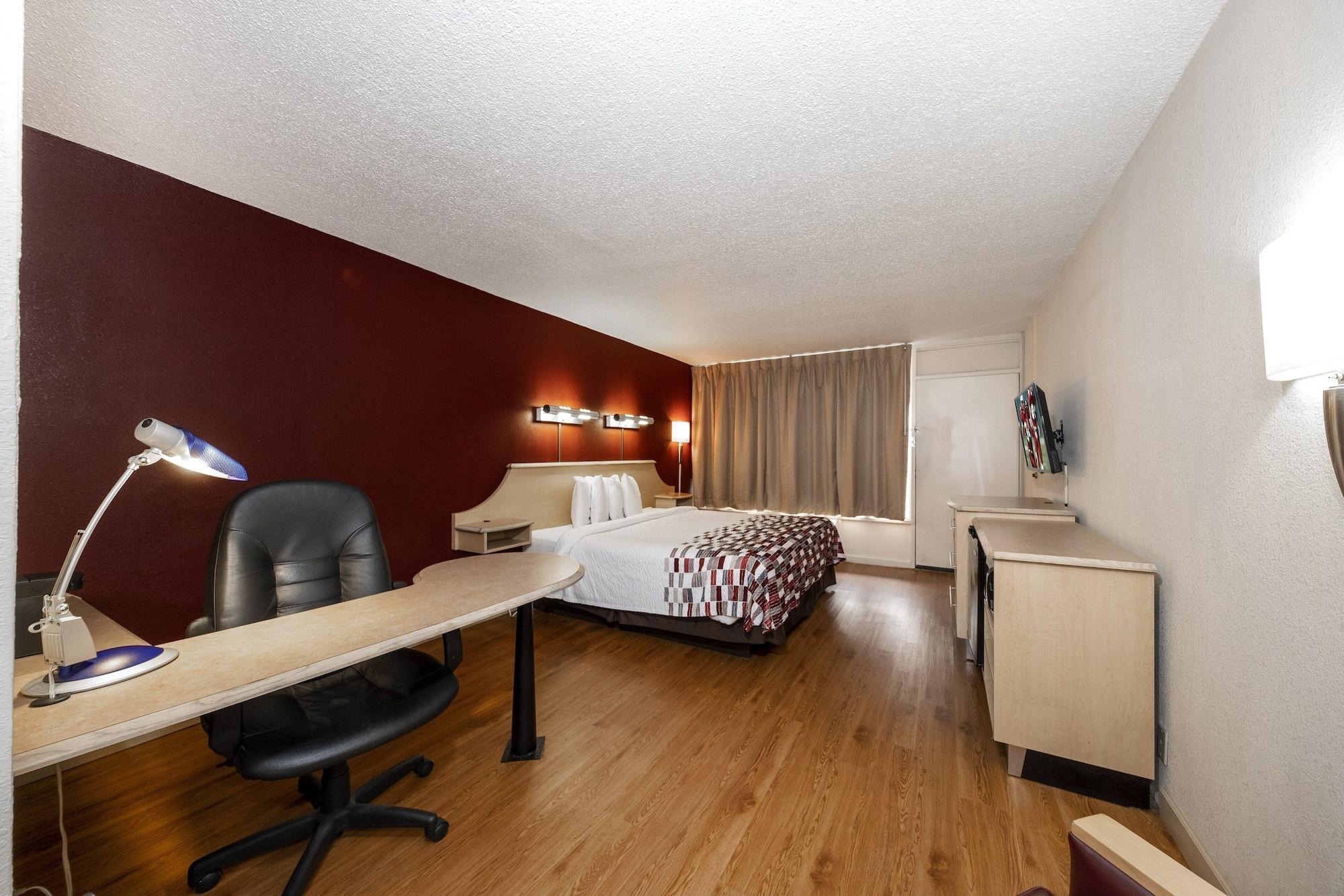 Red Roof Inn & Suites Уайтевилл Экстерьер фото