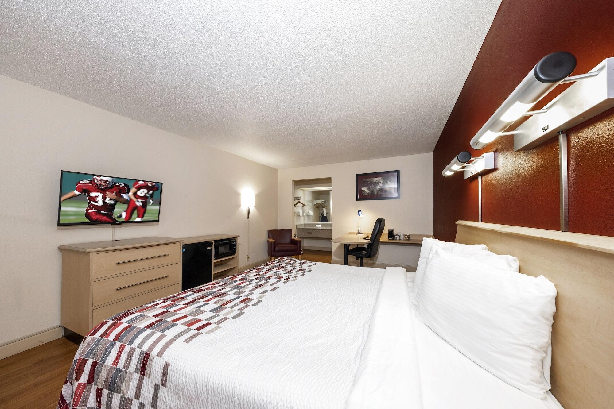 Red Roof Inn & Suites Уайтевилл Экстерьер фото
