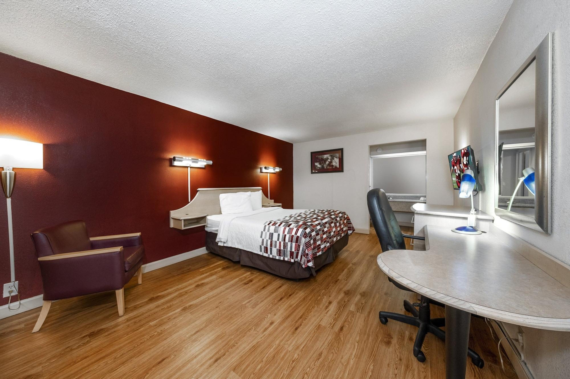 Red Roof Inn & Suites Уайтевилл Экстерьер фото