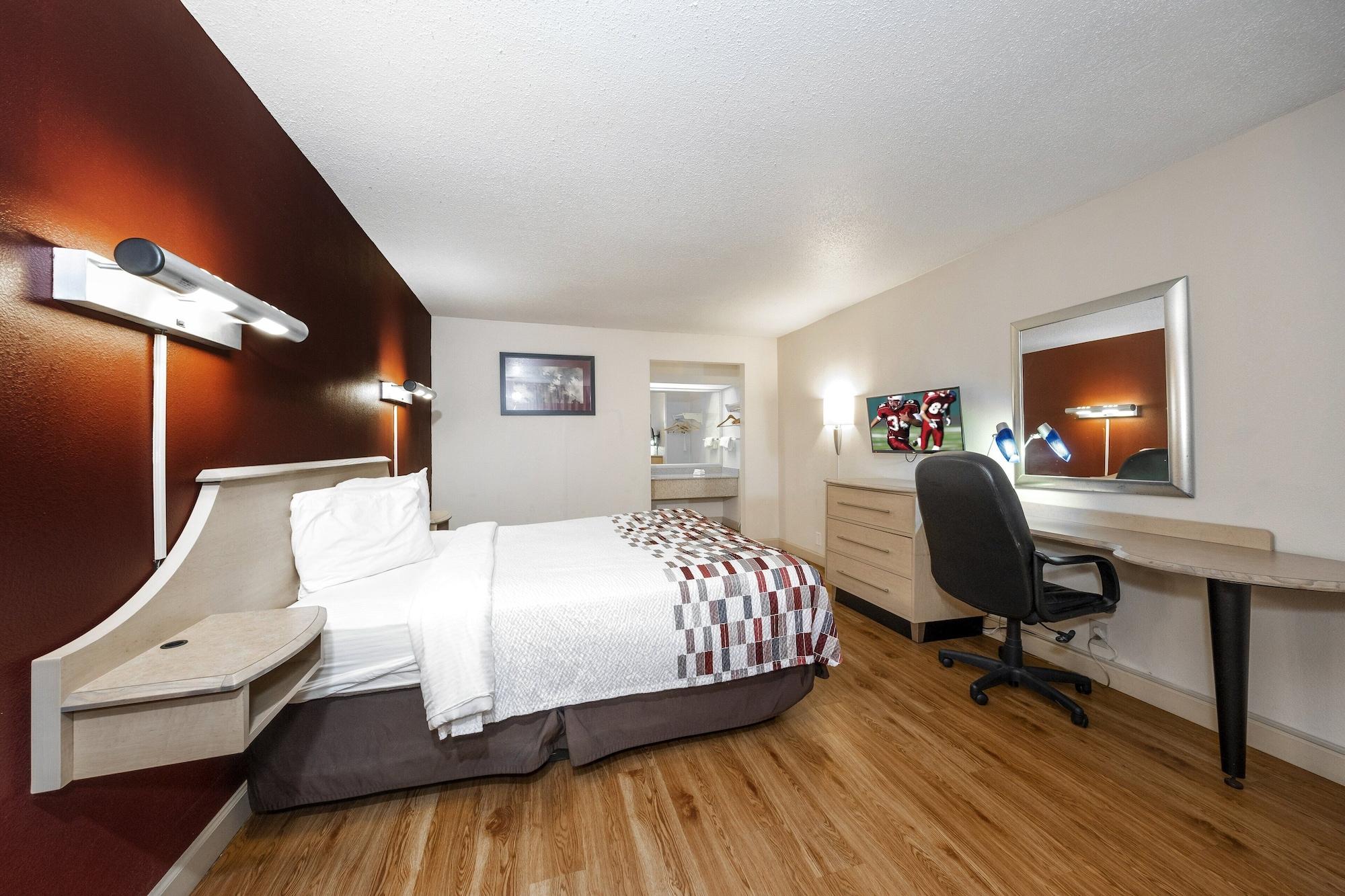 Red Roof Inn & Suites Уайтевилл Экстерьер фото