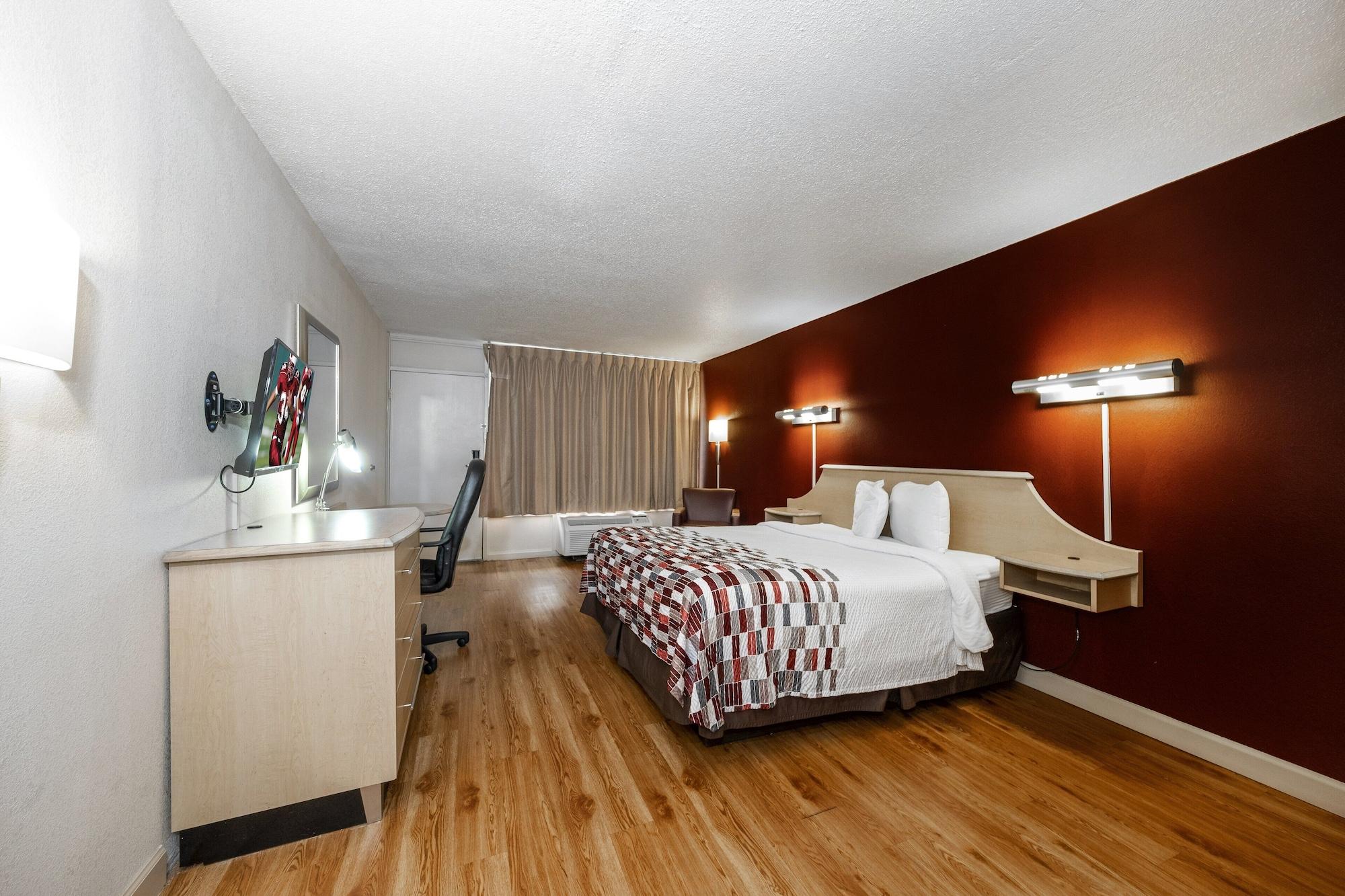 Red Roof Inn & Suites Уайтевилл Экстерьер фото