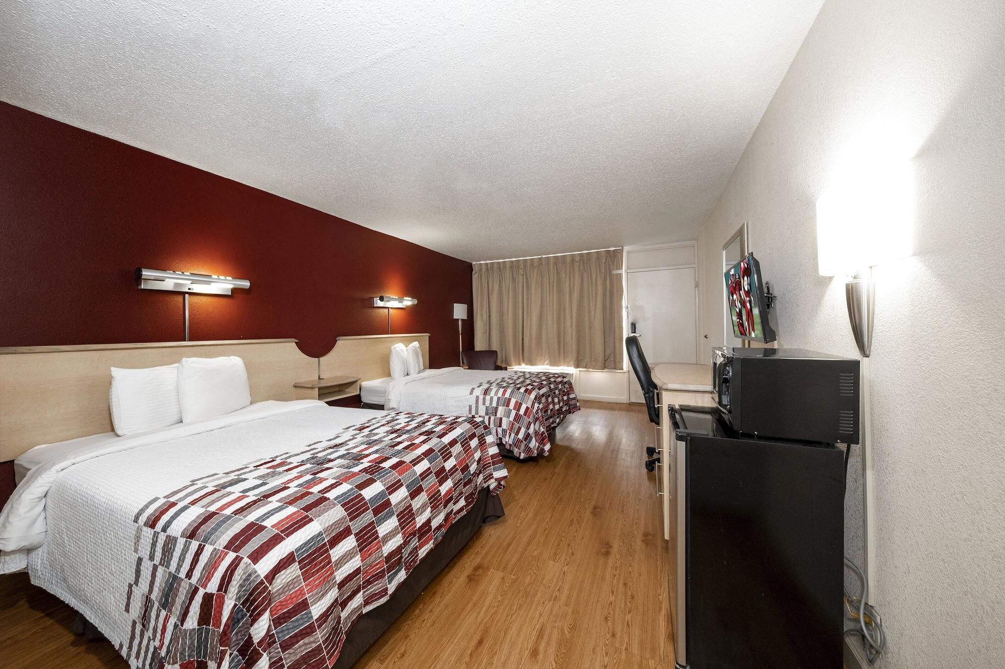 Red Roof Inn & Suites Уайтевилл Экстерьер фото