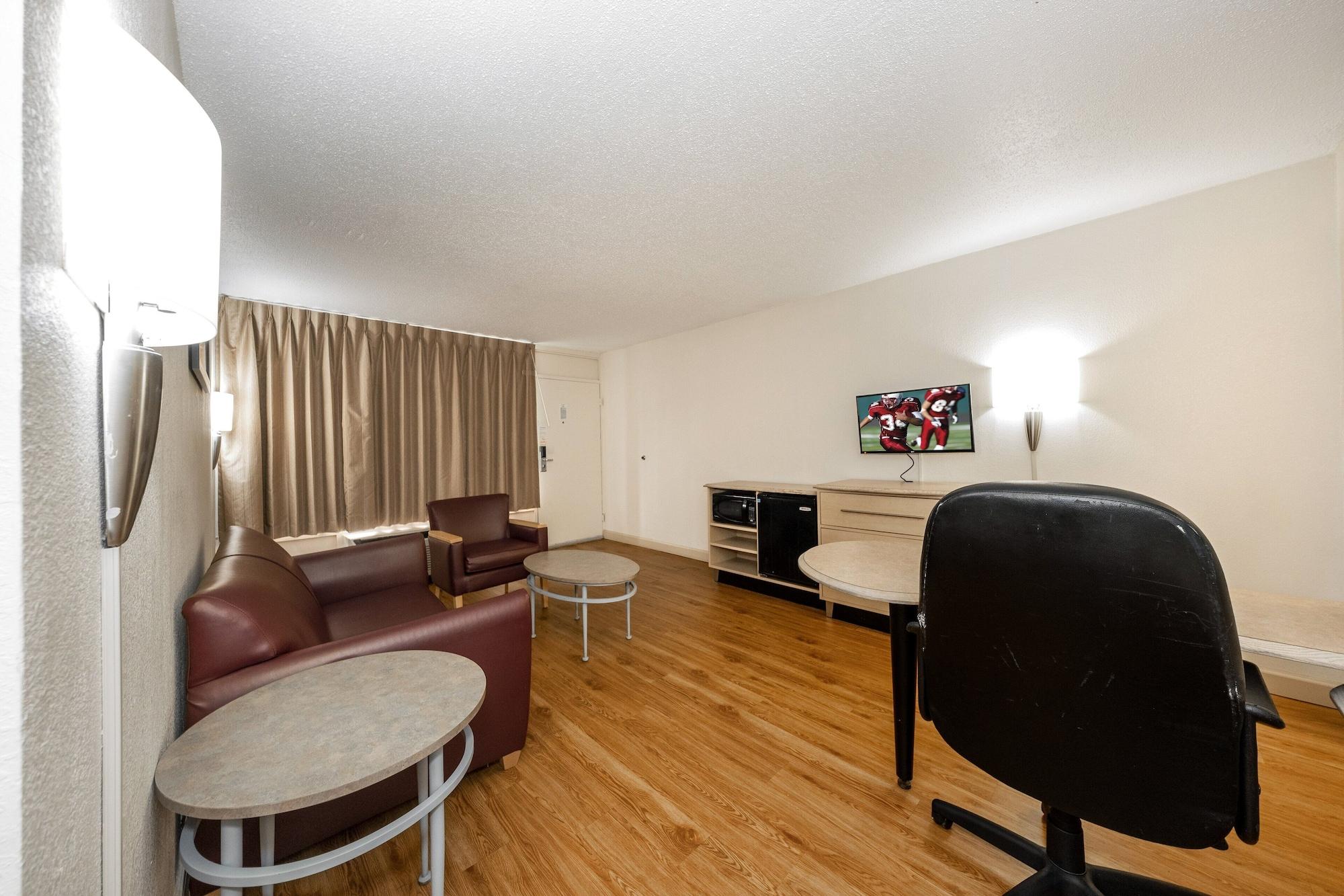 Red Roof Inn & Suites Уайтевилл Экстерьер фото