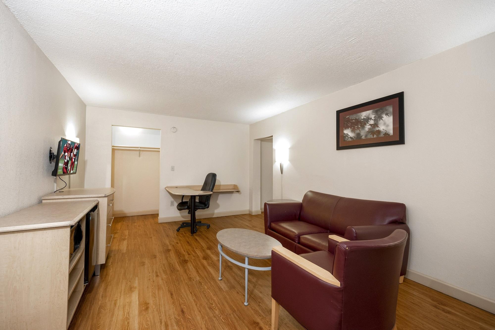 Red Roof Inn & Suites Уайтевилл Экстерьер фото