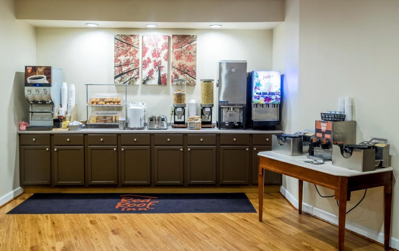 Red Roof Inn & Suites Уайтевилл Экстерьер фото