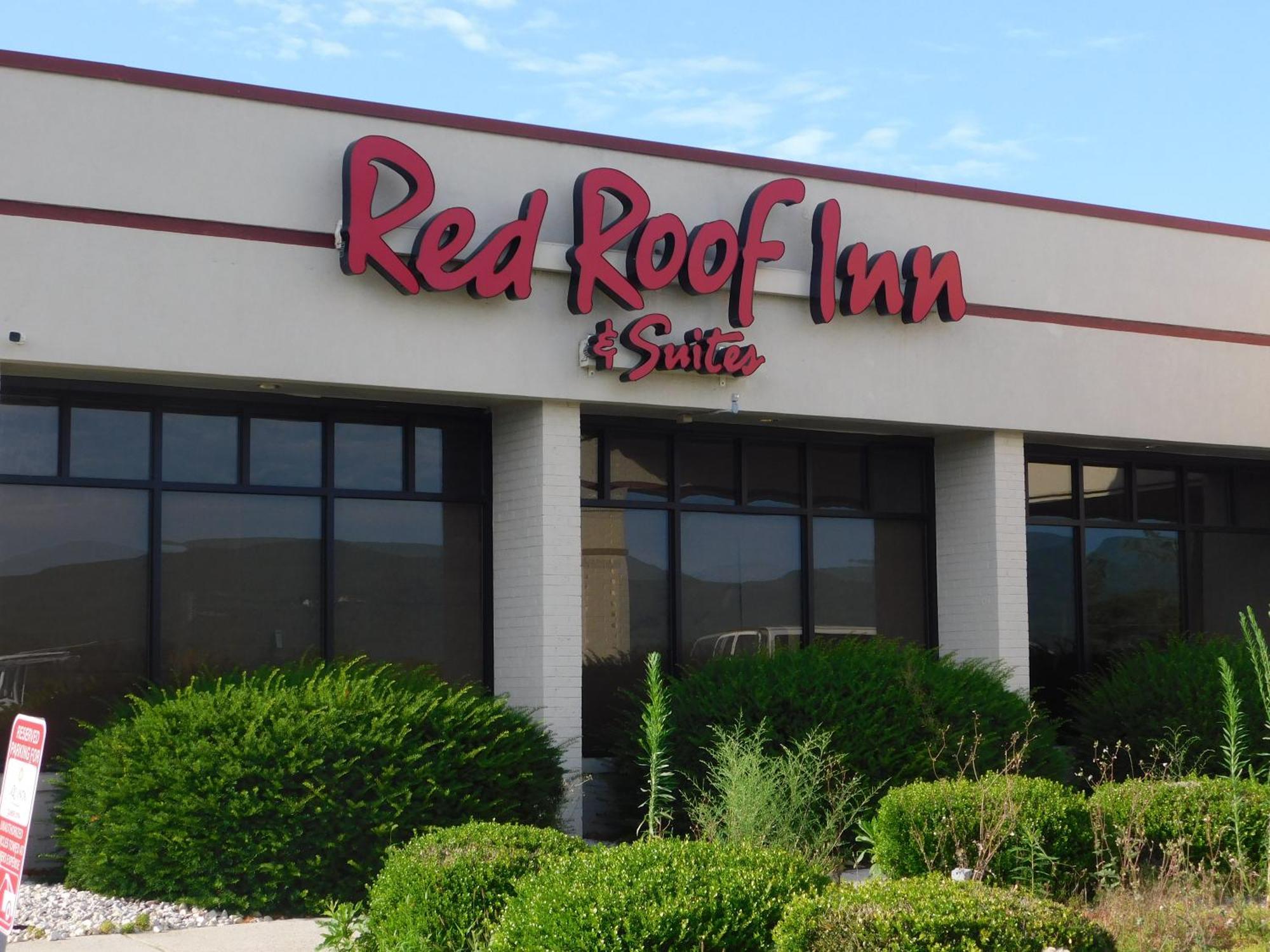 Red Roof Inn & Suites Уайтевилл Экстерьер фото
