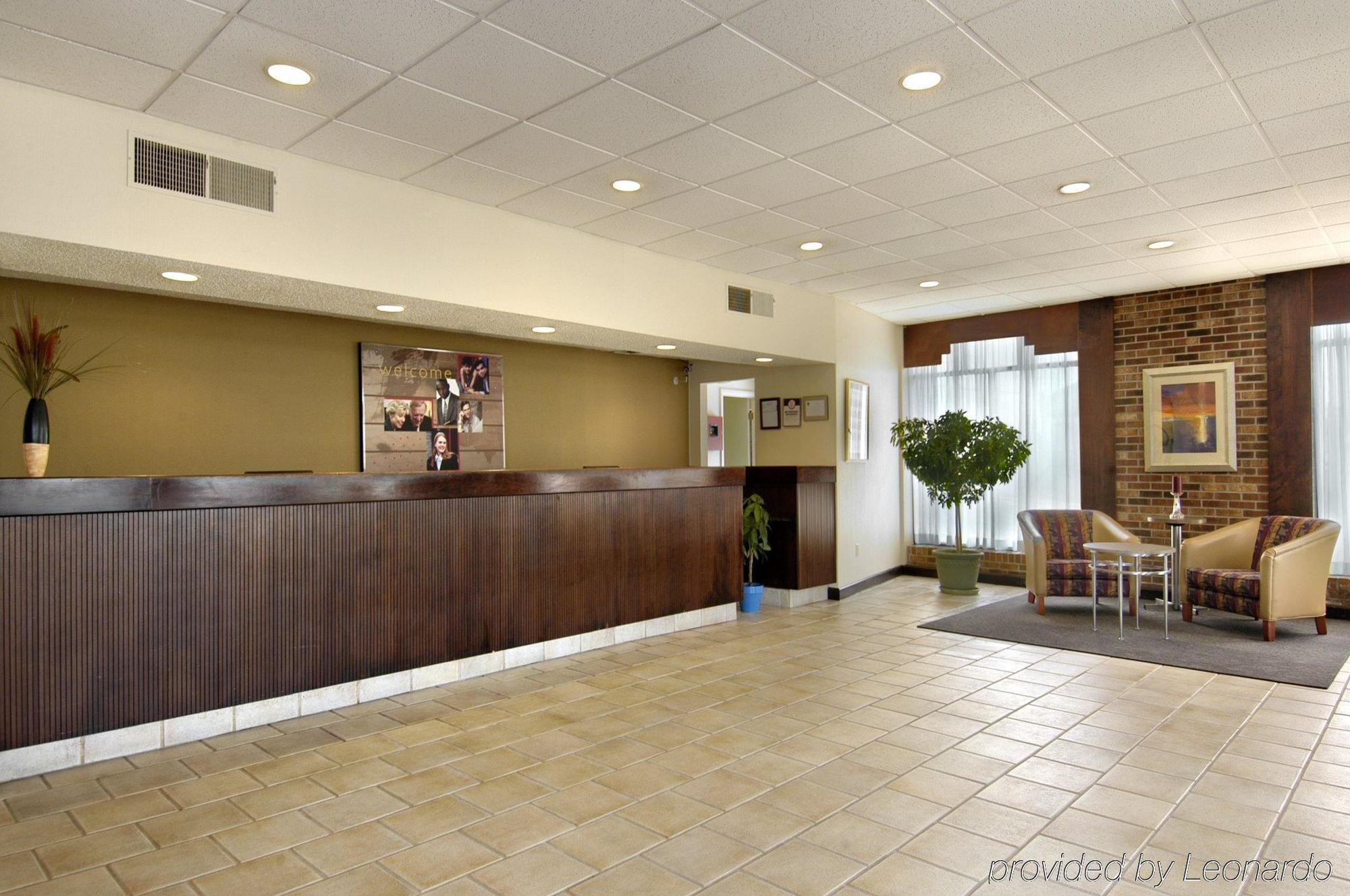 Red Roof Inn & Suites Уайтевилл Интерьер фото