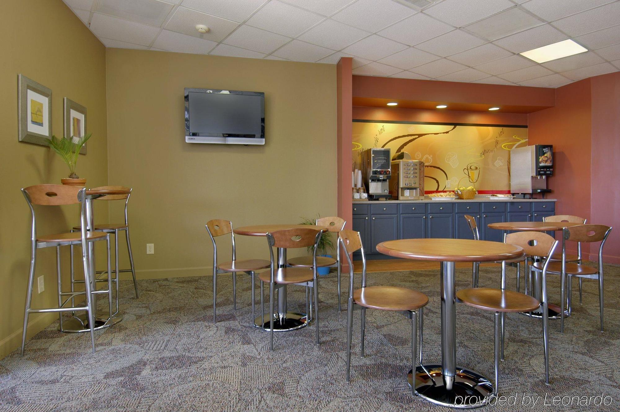 Red Roof Inn & Suites Уайтевилл Ресторан фото